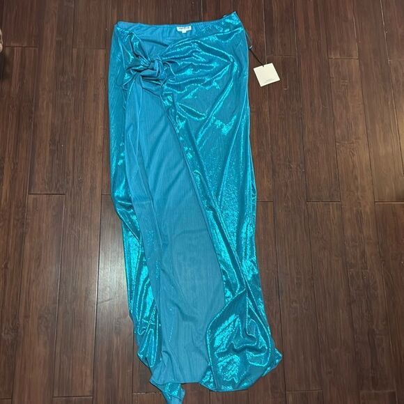 NWT - Super Down Bllmue Shiny Skirt - Sarong - Wrap - Size Small - Tie Closure - Picture 1 of 3